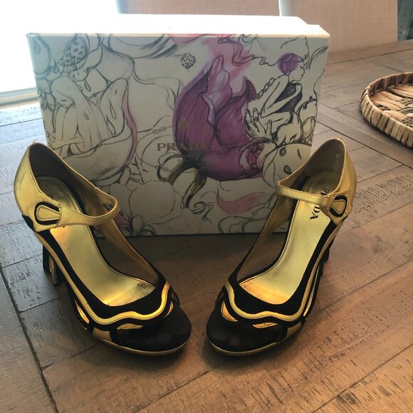 Prada Heels - Picture 4 of 10
